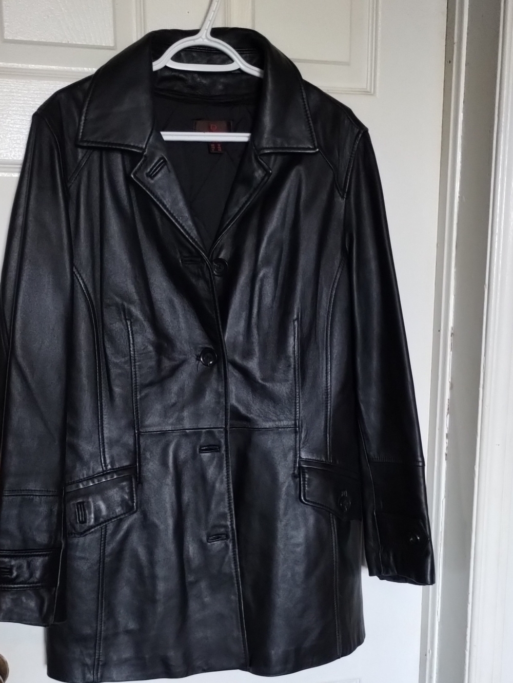 Danier Black Leather Button-Front Women's Jacket. Large